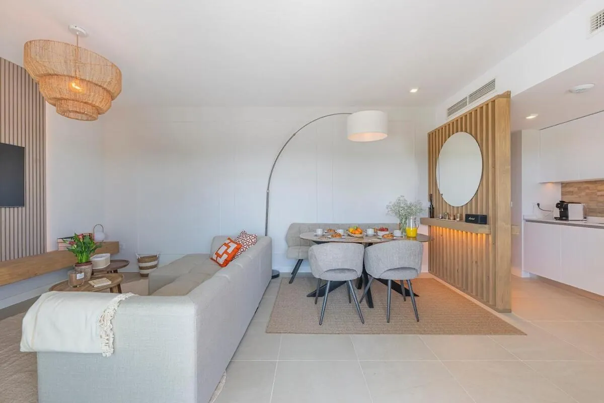 Modern And Bright 2 Bedroom Apt, Swimming Pool And Gym Estepona 0*,  Spanien