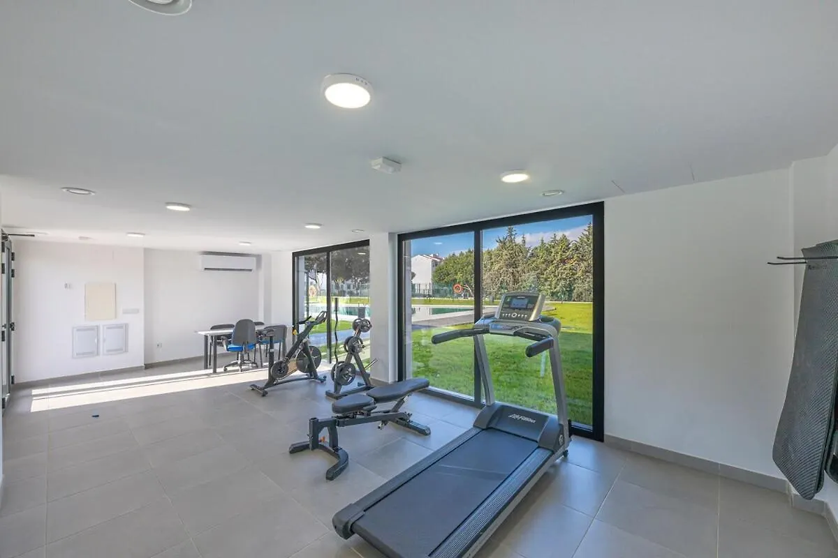 אסטפונה Modern And Bright 2 Bedroom Apt, Swimming Pool And Gym 0*,