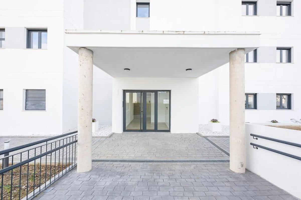Modern And Bright 2 Bedroom Apt, Swimming Pool And Gym Estepona
