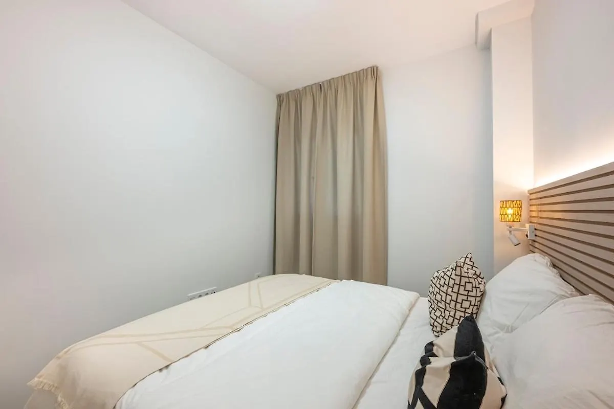 דירה אסטפונה Modern And Bright 2 Bedroom Apt, Swimming Pool And Gym