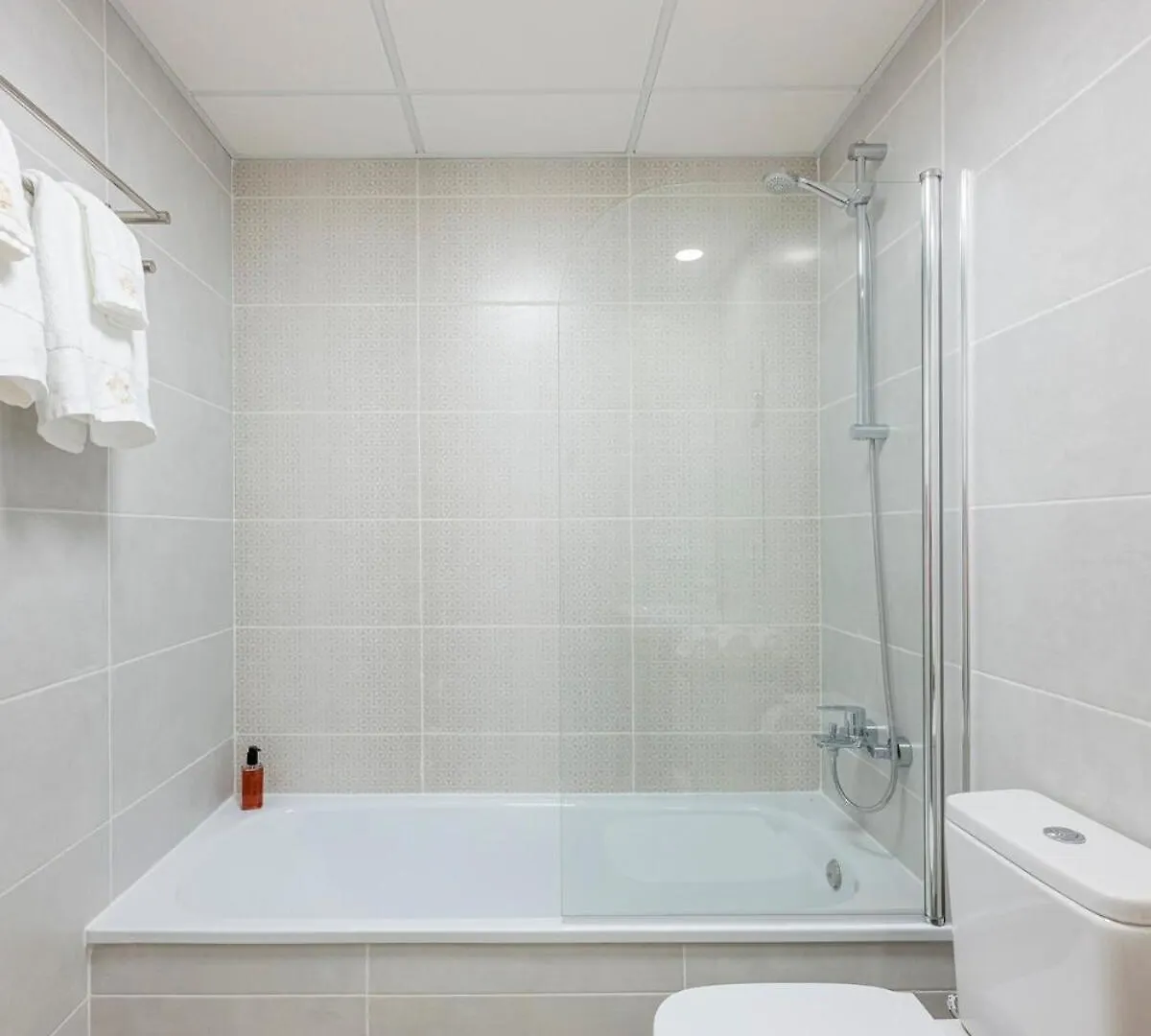 אסטפונה Modern And Bright 2 Bedroom Apt, Swimming Pool And Gym