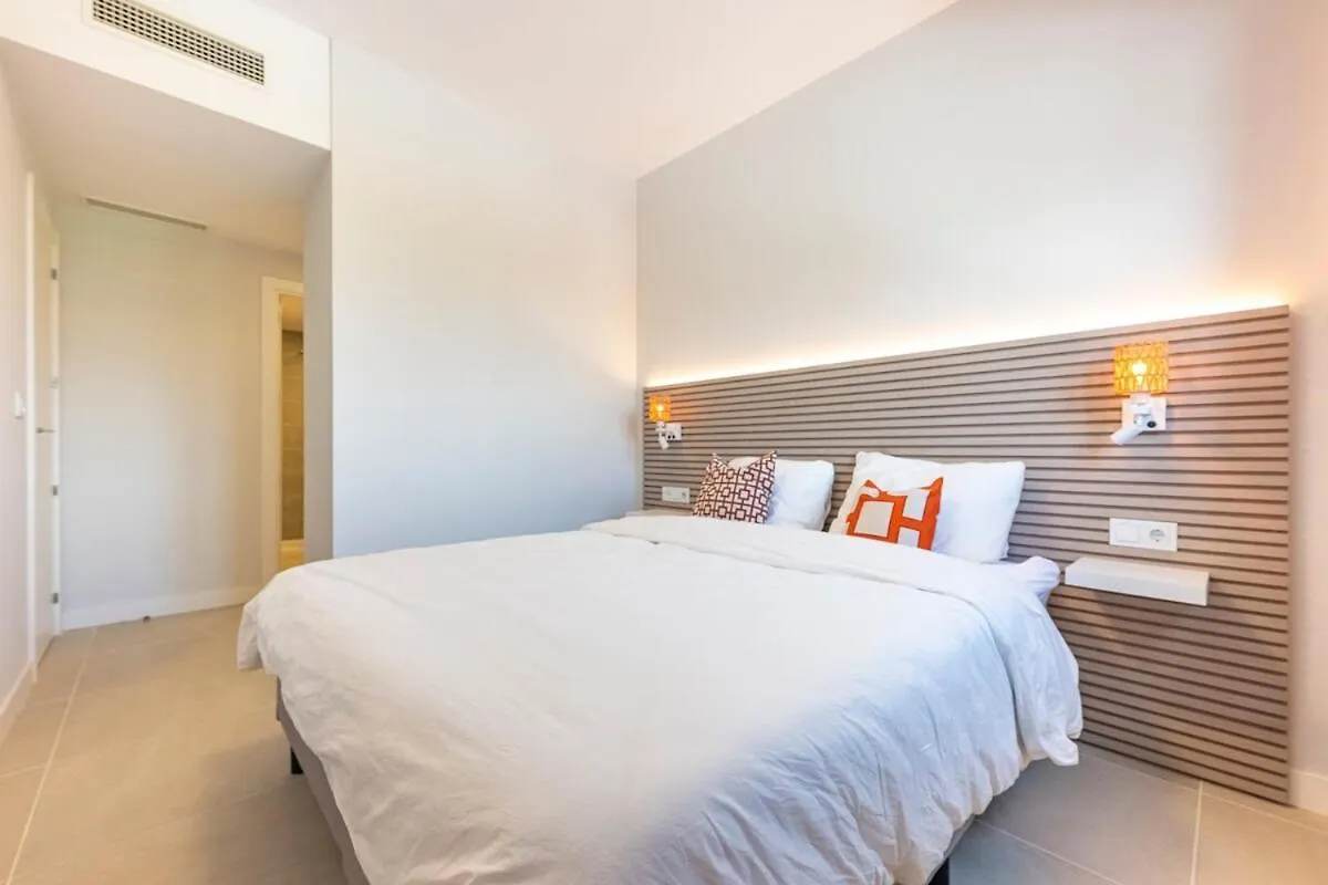 Modern And Bright 2 Bedroom Apt, Swimming Pool And Gym Estepona Apartment