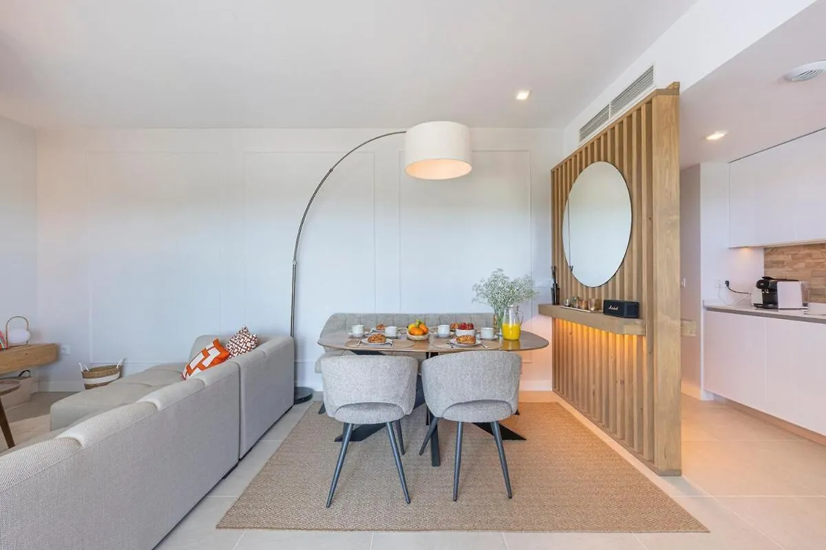 Modern And Bright 2 Bedroom Apt, Swimming Pool And Gym Estepona Apartment