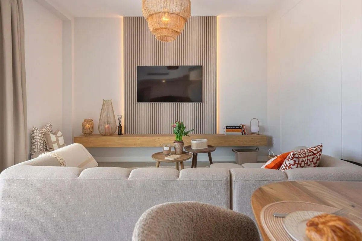 דירה אסטפונה Modern And Bright 2 Bedroom Apt, Swimming Pool And Gym ספרד