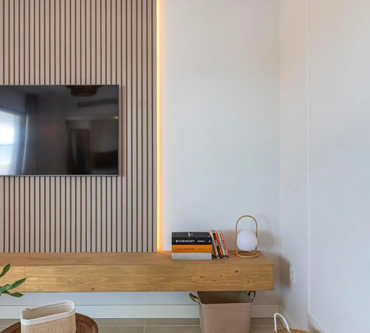 דירה אסטפונה Modern And Bright 2 Bedroom Apt, Swimming Pool And Gym ספרד