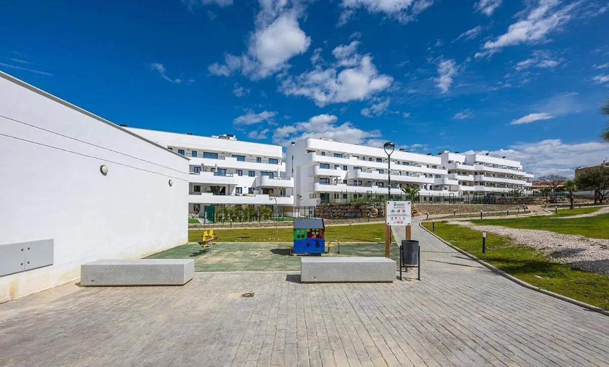 אסטפונה Modern And Bright 2 Bedroom Apt, Swimming Pool And Gym דירה