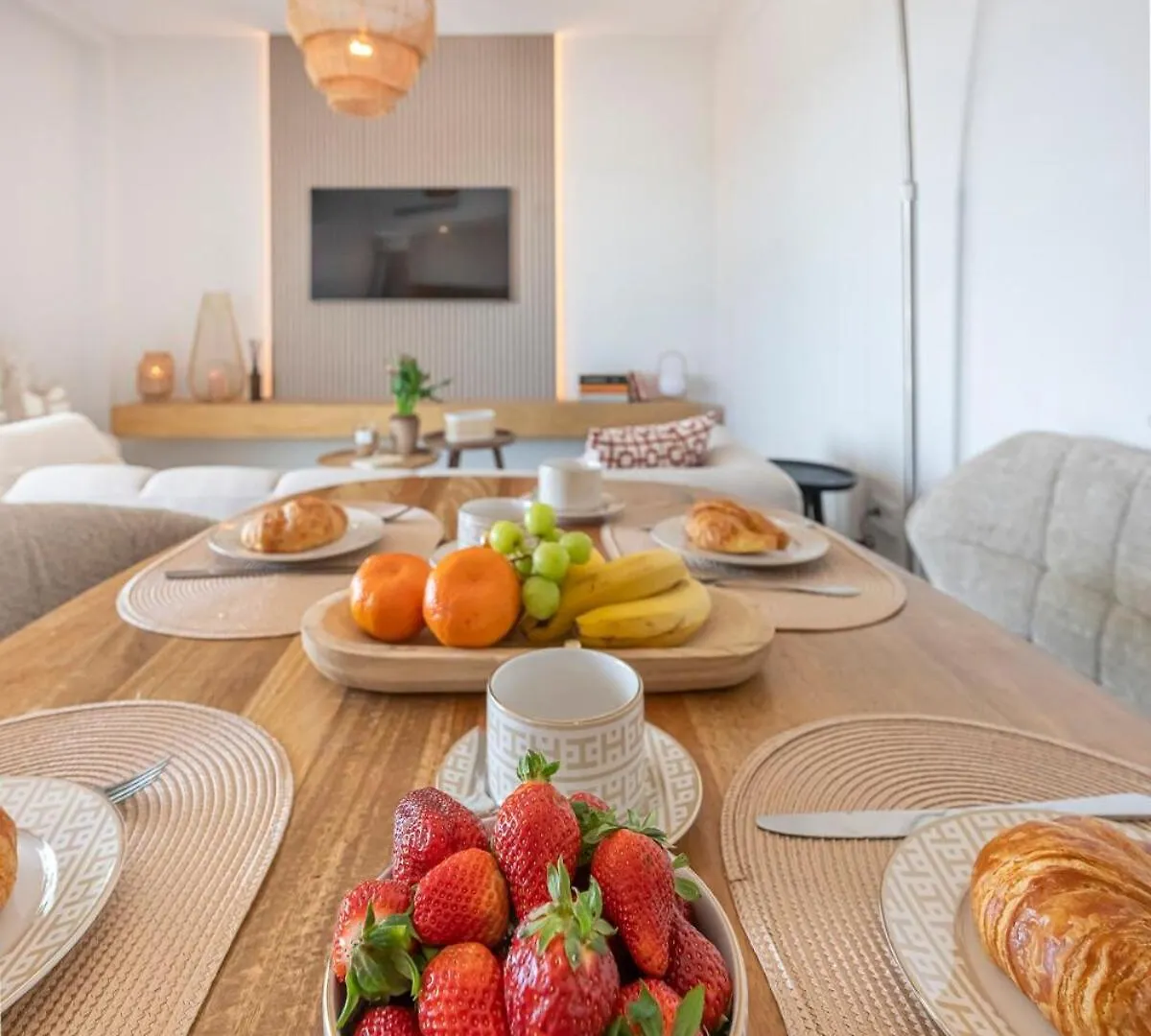 אסטפונה Modern And Bright 2 Bedroom Apt, Swimming Pool And Gym דירה