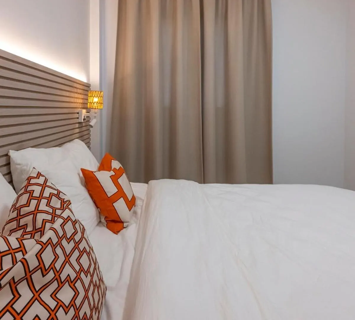 אסטפונה Modern And Bright 2 Bedroom Apt, Swimming Pool And Gym דירה
