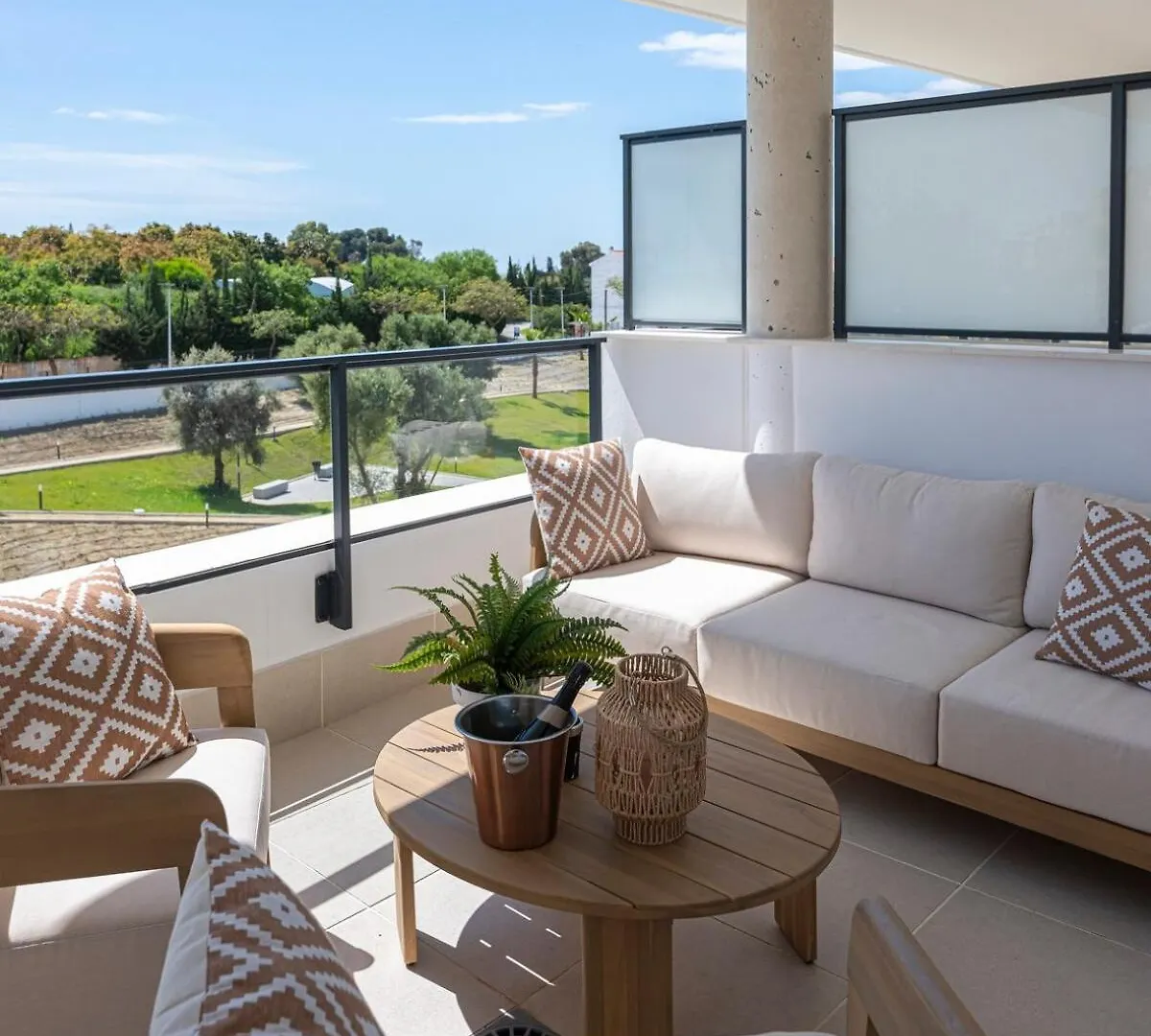 אסטפונה Modern And Bright 2 Bedroom Apt, Swimming Pool And Gym 0*,