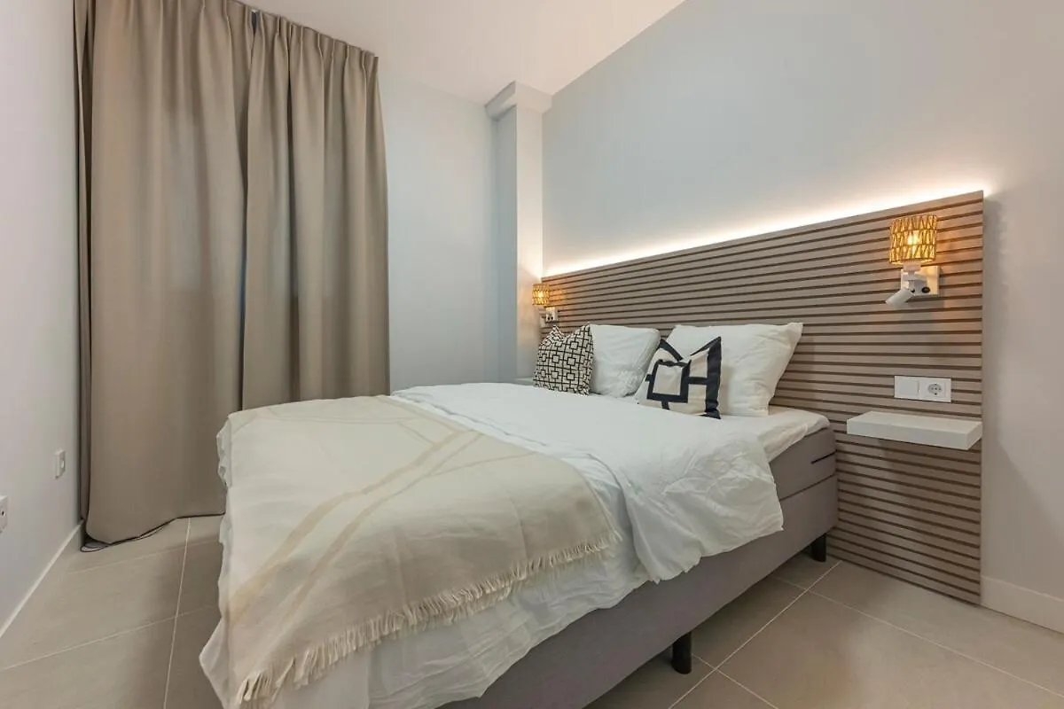 Lägenhet Modern And Bright 2 Bedroom Apt, Swimming Pool And Gym Estepona Spanien