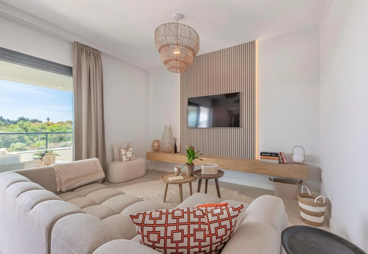 Modern And Bright 2 Bedroom Apt, Swimming Pool And Gym Estepona