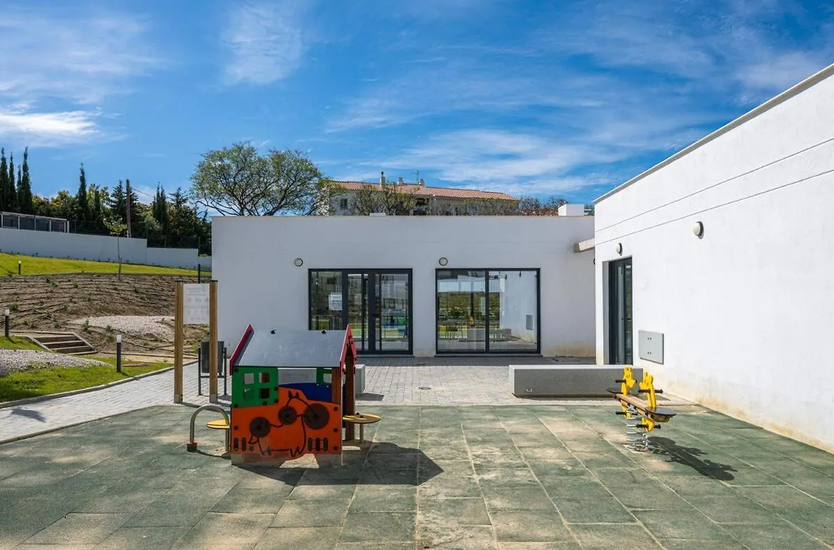 Lägenhet Modern And Bright 2 Bedroom Apt, Swimming Pool And Gym Estepona Spanien