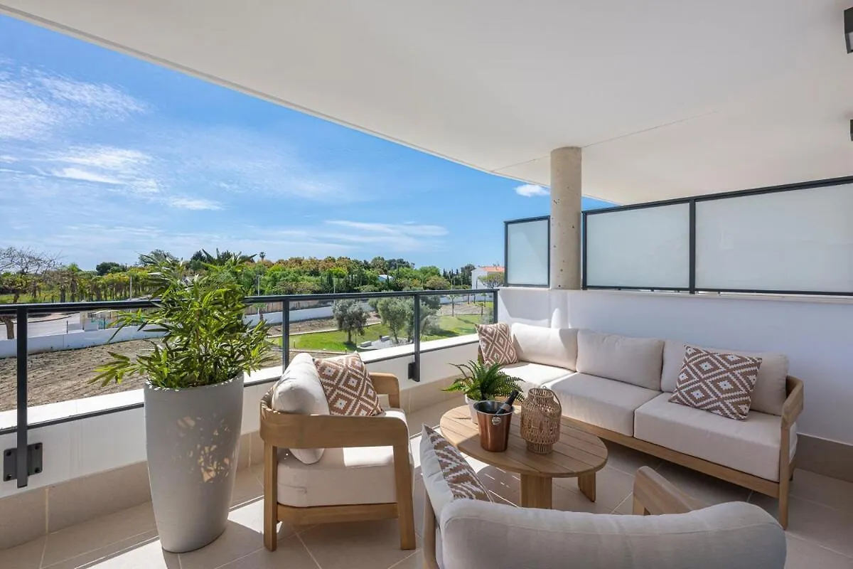 Modern And Bright 2 Bedroom Apt, Swimming Pool And Gym Estepona Lägenhet