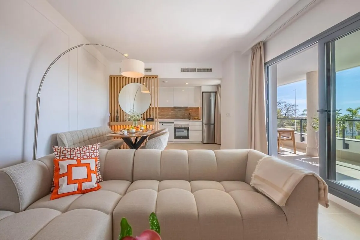 Modern And Bright 2 Bedroom Apt, Swimming Pool And Gym Estepona Lägenhet