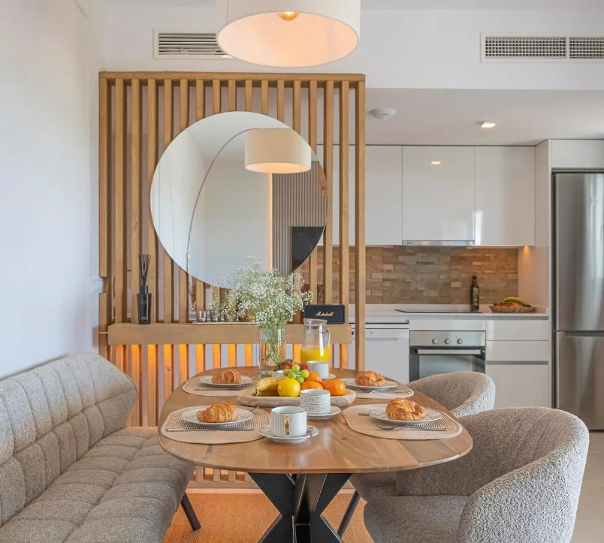 Modern And Bright 2 Bedroom Apt, Swimming Pool And Gym Estepona 0*,  Spanien