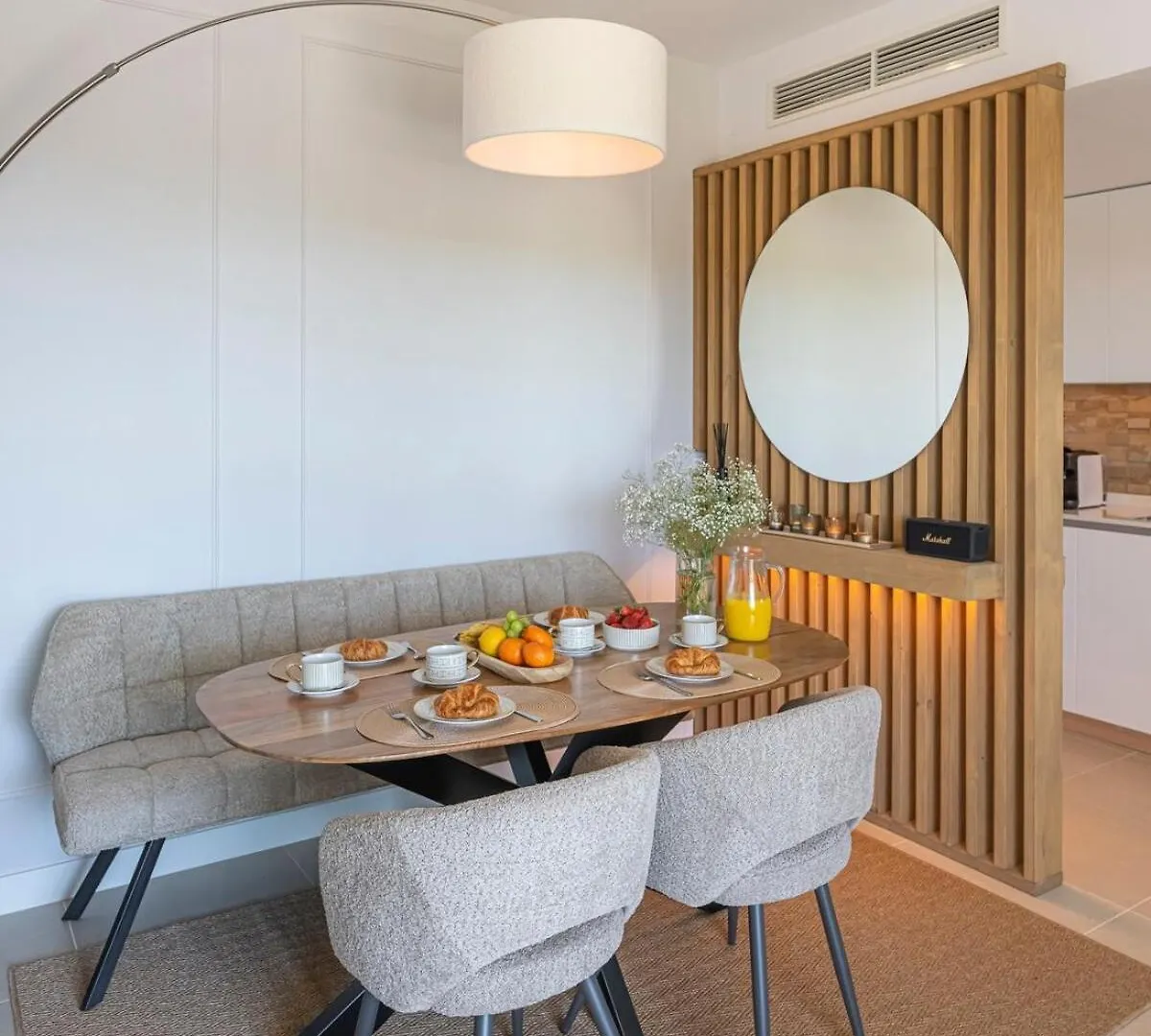 Lägenhet Modern And Bright 2 Bedroom Apt, Swimming Pool And Gym Estepona Spanien